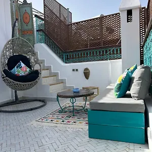 Riad Amazing Amazigh Avec Jacuzzi Petit Dejeuner Compris Avec Aussi Familiales Pres De La Place Jemaa El Fna